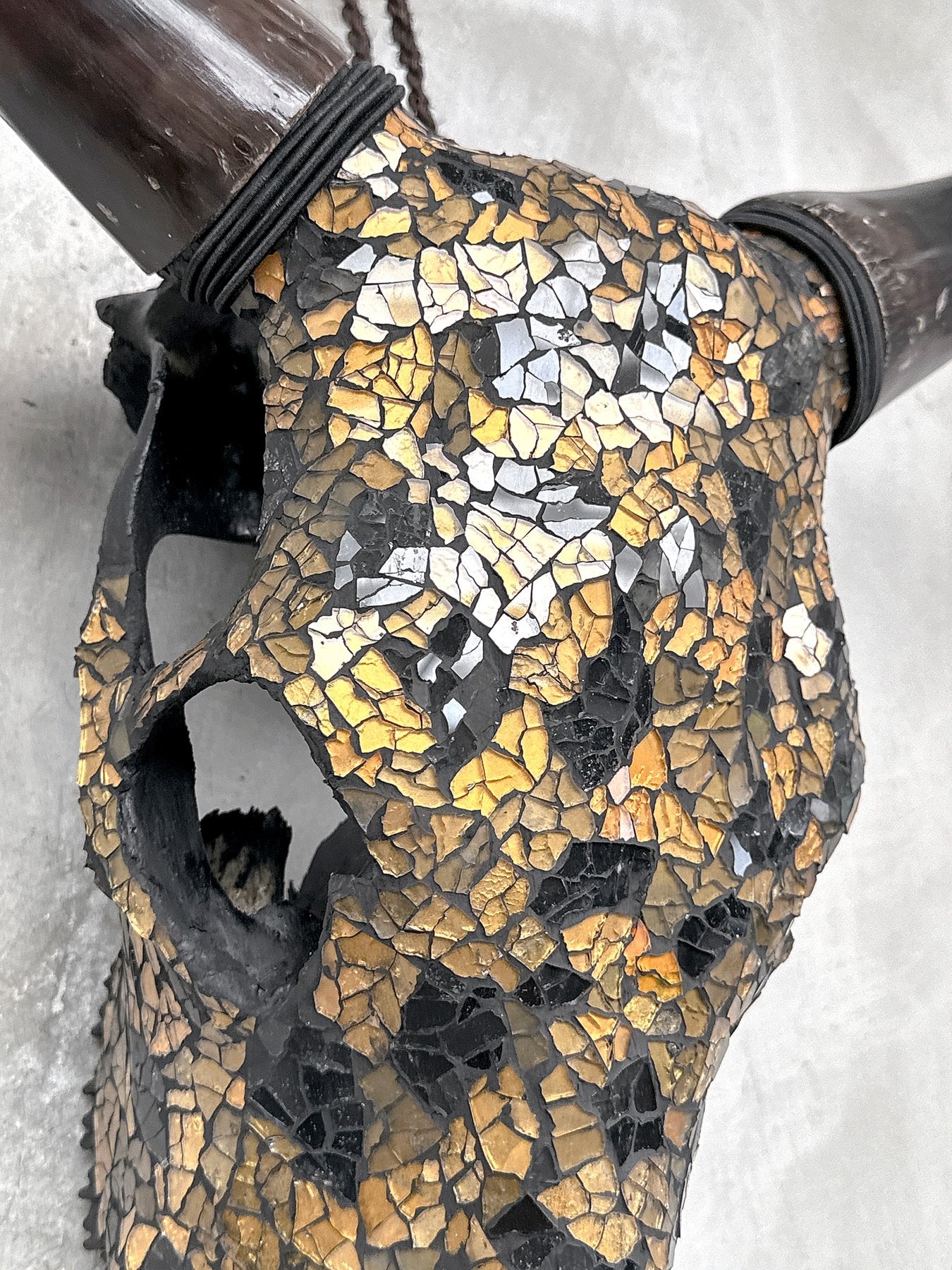 Black & Gold Glass Mosaic Cow Skull – Luxury Wall Art