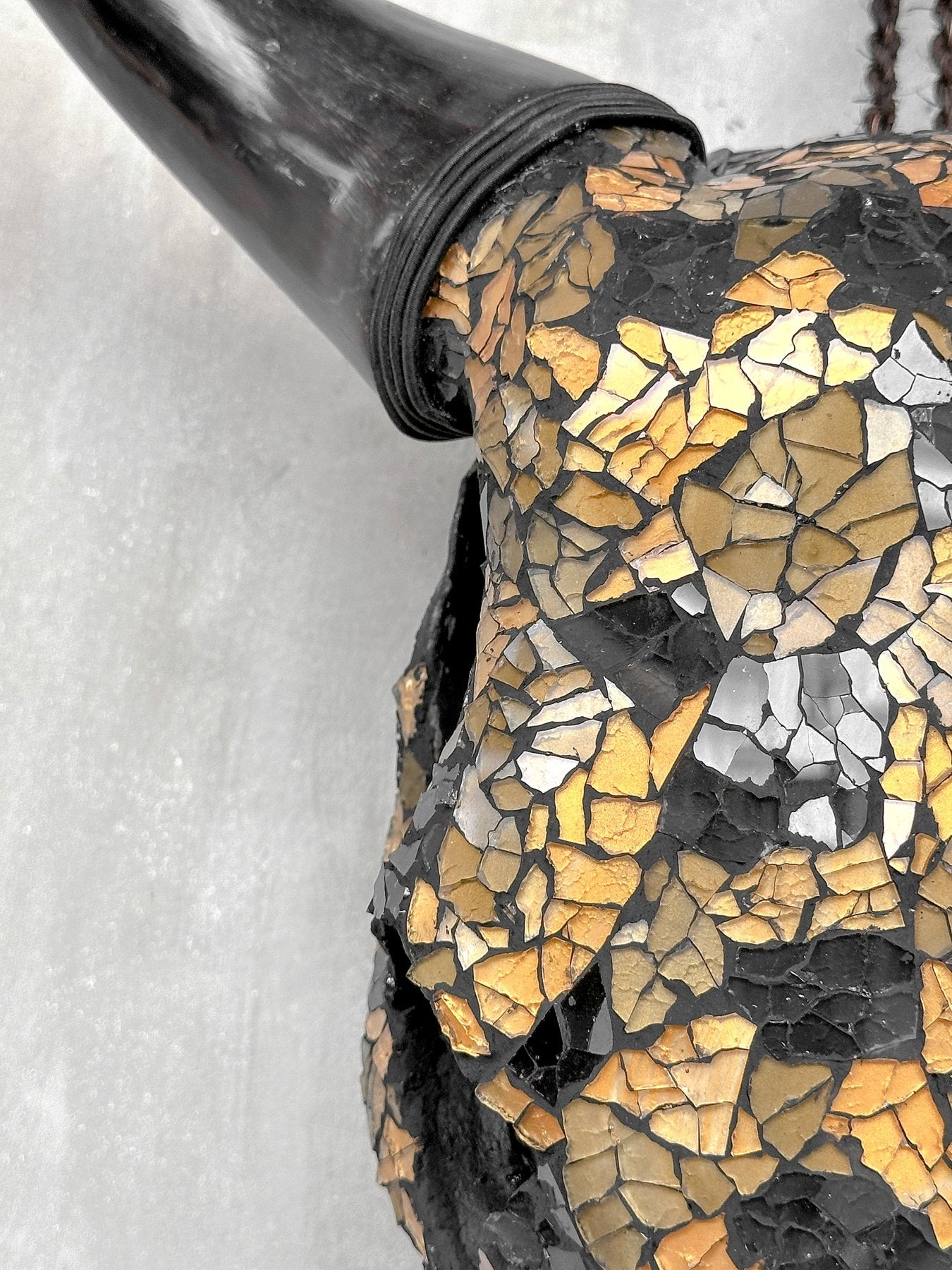 Black & Gold Glass Mosaic Cow Skull – Luxury Wall Art