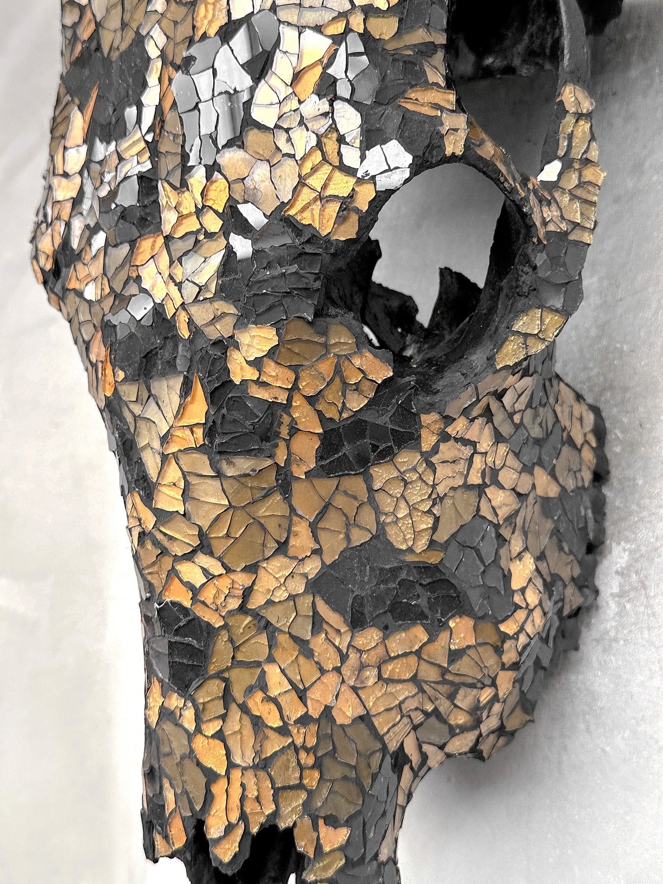 Black & Gold Glass Mosaic Cow Skull – Luxury Wall Art